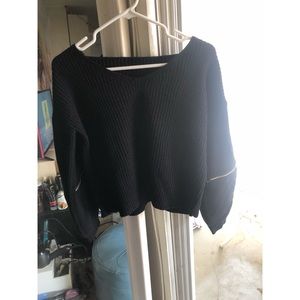 Crop top sweater with zipper sleeves